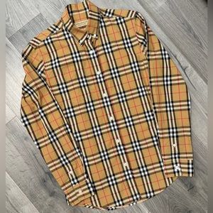 Burberry shirt ( M )